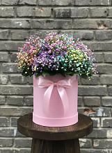 Цветочная композиция из Гипсофила и Розы в шляпной коробке в Таганьково