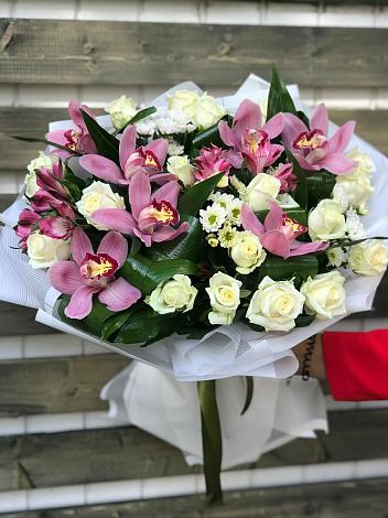 Букет цветов из: Розы и Хризантемы в Таганьково