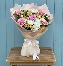 Букет цветов из:  Гвоздики, Орхидеи и Розы #REPLACE_PRED# Таганьково