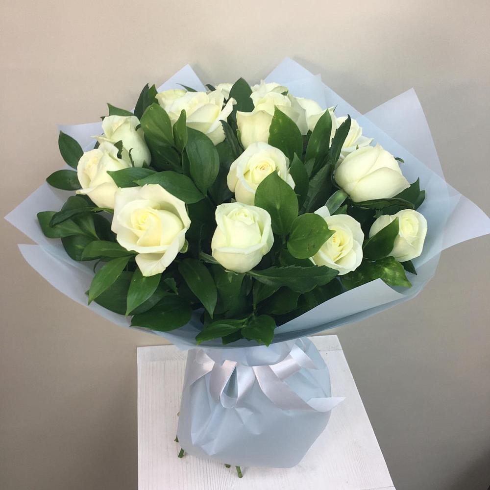 Букет 15 Белых роз Проуд в Таганьково