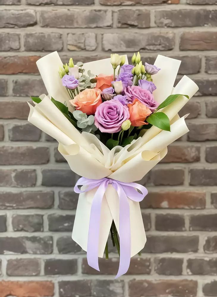 Букет цветов из: Лизиантусы и Розы в Таганьково