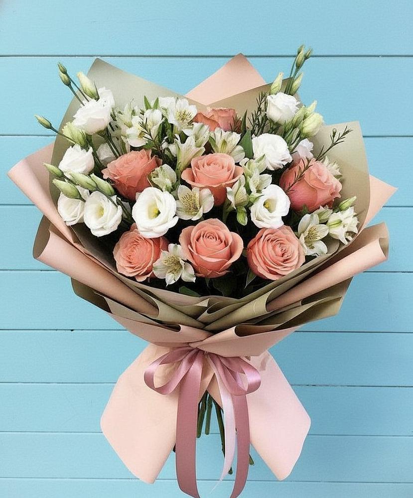 Букет цветов из: Розы, Альстромерии и Лизиантусы в Таганьково