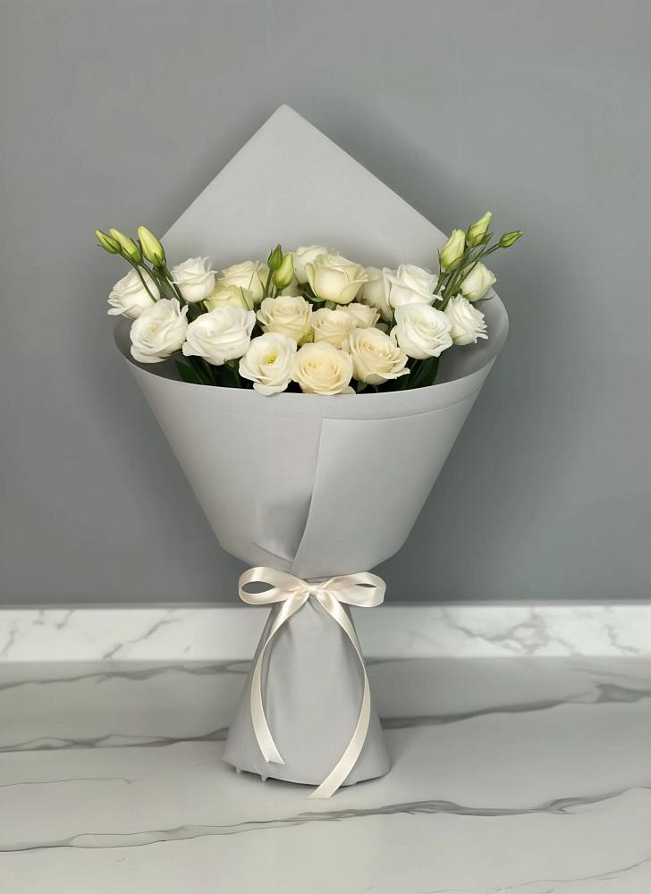 Букет цветов из: Розы и Лизиантусы в Таганьково