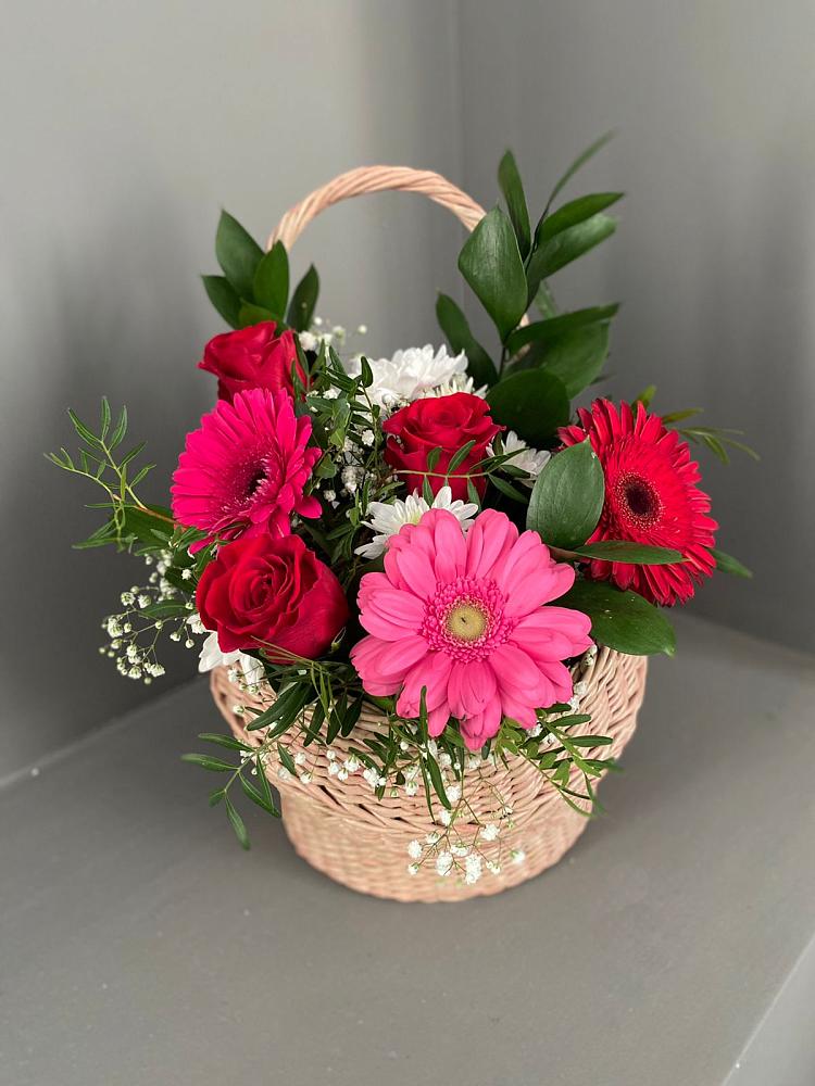 Цветочная композиция из Розы, Хризантемы и Герберы в корзине в Таганьково