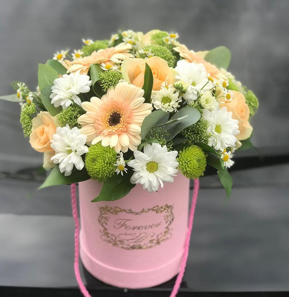 Цветочная композиция из Розы, Герберы и Хризантемы в шляпной коробке в Таганьково