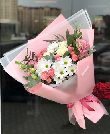 Букет цветов из: Розы, Лизиантусы и Хризантемы в Таганьково