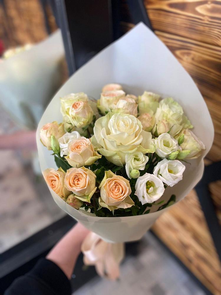 Букет цветов из: Розы и Лизиантусы в Таганьково